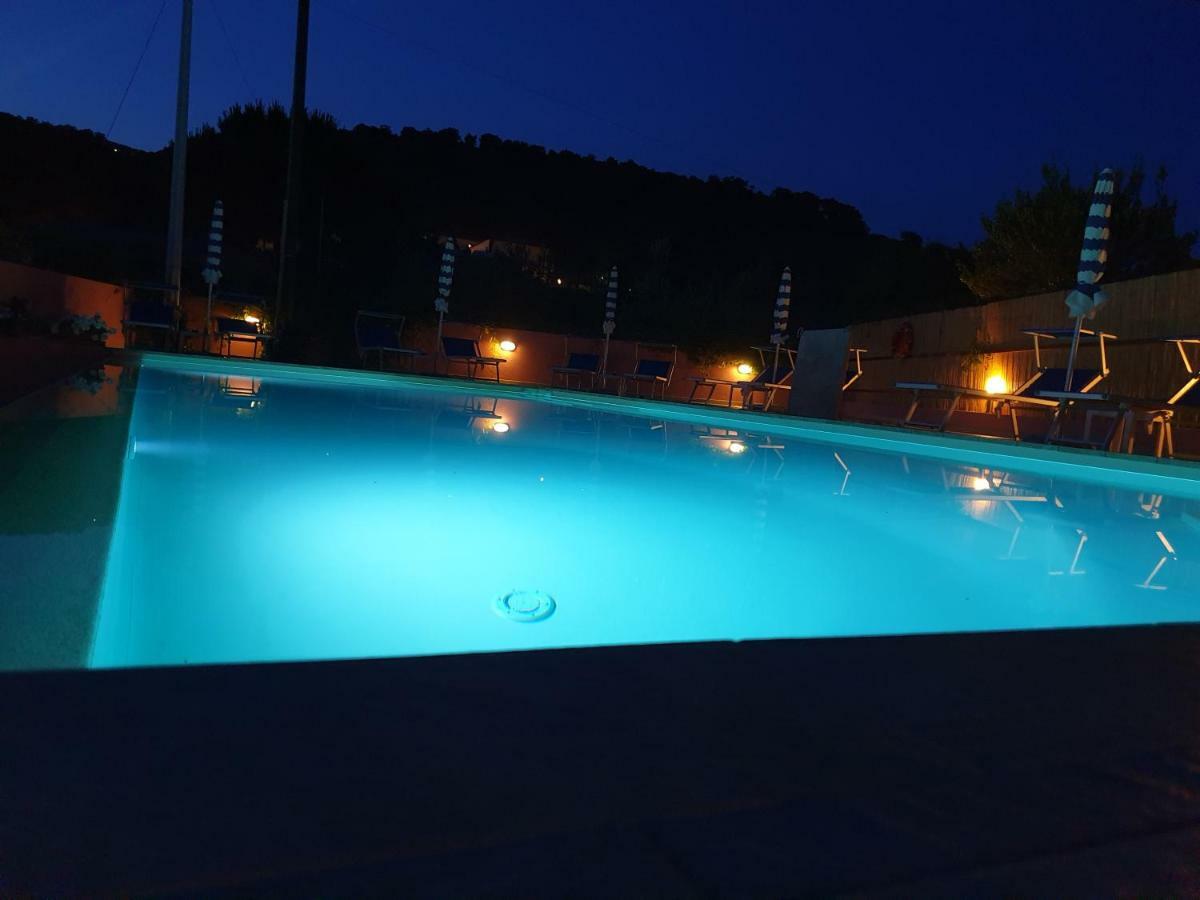 Elbaloves Appartaments Villa Capoliveri  Extérieur photo